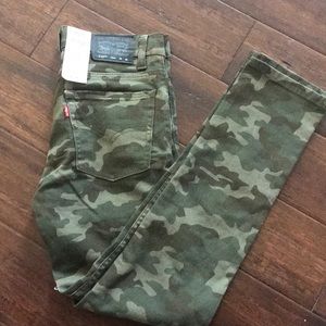 Levi’s camo skinny jeans